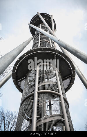 Freiburg im Breisgau, Deutschland - 31. Dezember 2017: Ansicht der Schlossbergturm Turm auf dem Schlossberg befindet sich am Rande des historischen Zentrum Stockfoto