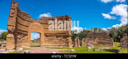 Römische Ruinen panoramische Villa Adriana in Tivoli Rom - Latium - Italien zerbröckelt Tor der Ninfeo Palace Stockfoto