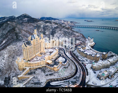 Antenne schießen Eis und Schnee Dalian Castle Hotel Stockfoto