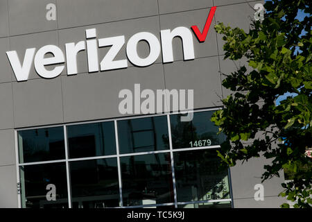 Ein logo Zeichen außerhalb von Verizon Wireless Store in Martinsburg, West Virginia am 4. Juni 2019. Stockfoto