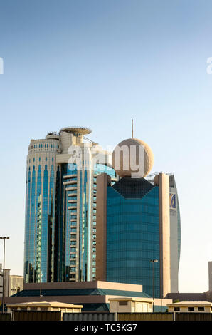 Blick auf alreem und etisalat Tower am Union Square Dubai Vereinigte Arabische Emirate Stockfoto