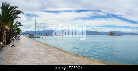 Bourtzi wasser Burg im Hafen von Nafplio Stockfoto