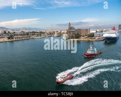 Abfahrt vom Hafen von Piräus in Athen Stockfoto