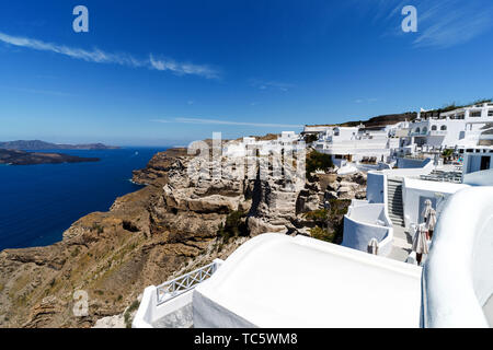 Die Terrasse mit Meerblick im Luxushotel, Santorin, Griechenland Stockfoto