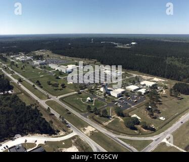 Luftaufnahme des John C Stennis Space Center, Besucherzentrum und wichtigsten Verwaltungs- Komplex, in Hancock County, Mississippi, 1990. Mit freundlicher Genehmigung der Nationalen Luft- und Raumfahrtbehörde (NASA). () Stockfoto