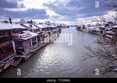 2018.01.26. Die antike Stadt Zhujiajiao, Shanghai, nach einem grossen Blizzard 10 Jahre später, eine schöne Kulisse der Altstadt von Jiangnan Wasser Gemeinde, die in den Vororten. Stockfoto