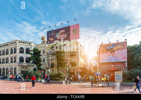 CHINA, Macau - Dezember 2017: Guan Ihr Street, Taipa, Macau, ist eine Straße in der Hand schreiben in Macau, in dem die Essenz von Macau Küche. Stockfoto