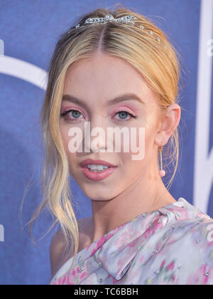 HOLLYWOOD, LOS ANGELES, Kalifornien, USA - Juni 04: Schauspielerin Sydney Sweeney Tragen eines Miu Miu Kleid und Irene Neuwirth Schmuck kommt an der Los Angeles Premiere der HBO "Euphoria" am ArcLight Cinerama Dome am Juni 4, 2019 in Hollywood, Los Angeles, Kalifornien, USA. (Foto durch Image Press Agency) Stockfoto