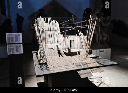 Prag, Tschechische Republik. 05 Juni, 2019. Monumentale architektonische Komposition von slowakischen Bühnenbildner Jozef Ciller während der laufenden Vorbereitungen zur Prager Quadrennial Performance Design und Raum gesehen wird, am 5. Juni 2019, in Prag, Tschechische Republik. Quelle: Vit Simanek/CTK Photo/Alamy leben Nachrichten Stockfoto