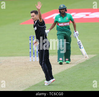 LONDON, ENGLAND. 05. JUNI 2019: Trent Boult von Neuseeland Appelle für den Wicket von mehedi Hasan Miraz von Bangladesch während der Bangladesh v Neuseeland, ICC Cricket World Cup match, am Kia Oval, London, England. Quelle: European Sports Fotografische Agentur/Alamy leben Nachrichten Stockfoto