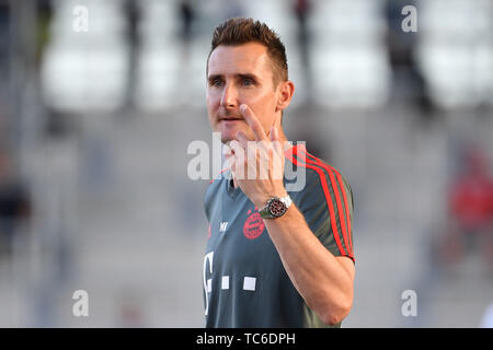 Miroslav KLOSE (Trainer), Geste, single Bild, Single Cut Motiv, halb Bild, halb Abbildung. Fußball U-17: Bundesliga 1.Spieltag. Bayern München (M) - 1. FC Koeln 0-1 auf 06/05/2019 FC Bayern Campus | Verwendung weltweit Stockfoto