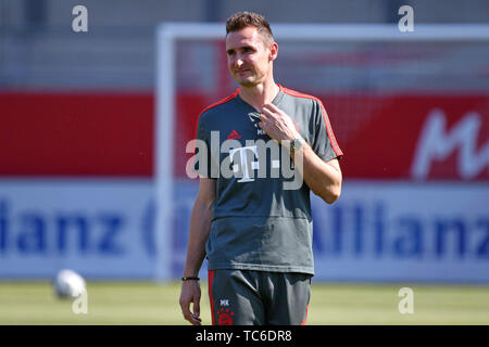 Miroslav KLOSE (Trainer), Geste, single Bild, Single Cut Motiv, halb Bild, halb Abbildung. Fußball U-17: Bundesliga 1.Spieltag. Bayern München (M) - 1. FC Koeln 0-1 auf 06/05/2019 FC Bayern Campus | Verwendung weltweit Stockfoto