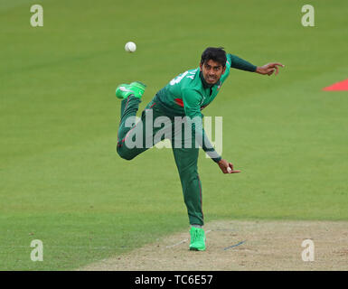 LONDON, ENGLAND. 05. JUNI 2019: mehedi Hasan Miraz von Bangladesch bowling während der Bangladesh v Neuseeland, ICC Cricket World Cup match, am Kia Oval, London, England. Quelle: European Sports Fotografische Agentur/Alamy leben Nachrichten Stockfoto