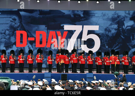 (190605) - Portsmouth (Großbritannien), 5. Juni 2019 (Xinhua) - Das Foto am 5. Juni 2019 zeigt die D-Day Gedenkfeiern in Portsmouth, Großbritannien. Der britische Premierminister Theresa May und 15 Führer der Welt trat die Königin Elizabeth II. in der englischen Marine Hafenstadt Portsmouth Mittwoch, den 75. Jahrestag des D-Day Landungen zu gedenken. (Xinhua) - UK - Stockfoto