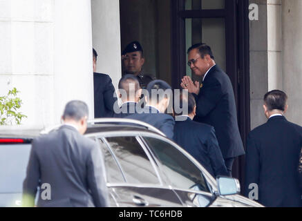 Bangkok, Thailand. 06 Juni, 2019. Thailands Premierminister Prayut Chan-o-cha gesehen bei der Ankunft im Government House in Bangkok. Prayut Chan-o-cha wurde als Premierminister am Mittwoch, Juni 05, 2019 nach einem langen intensiven Debatte im Parlament, Credit: SOPA Images Limited/Alamy Leben Nachrichten gewählt. Stockfoto