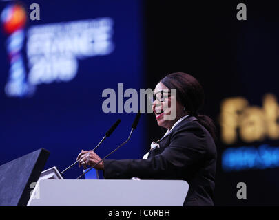 Paris. 6. Juni, 2019. FIFA-Generalsekretär Fatma Samoura liefert eine Rede während der FIFA Frauen Fußball-Convention in Paris am 6. Juni 2019. Credit: Gao Jing/Xinhua/Alamy leben Nachrichten Stockfoto