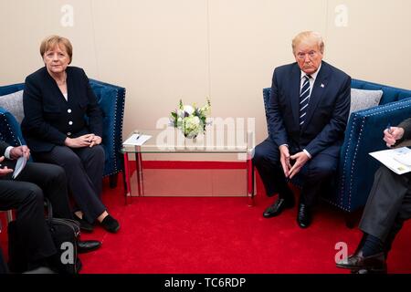 Portsmouth, Großbritannien. 05 Juni, 2019. Us-Präsident Donald Trump hält ein bilaterales Treffen mit Bundeskanzlerin Angela Merkel am Rande eines D-Tag der nationalen Gedenkveranstaltung auf dem Southsea Common Juni 5, 2019 in Portsmouth, England. Die Staats- und Regierungschefs versammelt, an der Südküste von England, wo Truppen für den D-Day assault 75 - Jahre - vor Abreise. Credit: Planetpix/Alamy leben Nachrichten Stockfoto