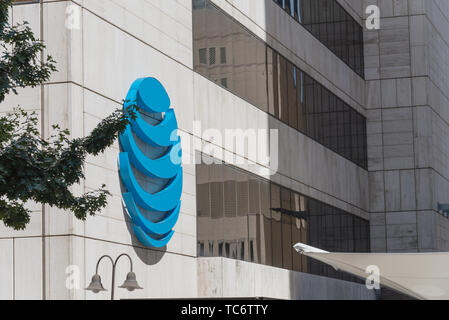 Close-up Logo der BEI T außerhalb der Whitacre Tower Gebäude in der Innenstadt von Dallas, Texas Stockfoto