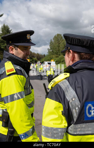 Shannon, Irland, Juni. 5, 2019: Polizei, Gardasee während der Trumpf Besuch am Flughafen Shannon, Irland heute Stockfoto
