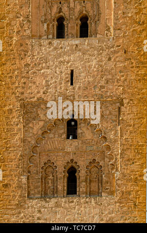 Detail der Glockenturm der Koutoubia Moschee in Jeema El Fna entfernt. Marrakesch Marokko Stockfoto