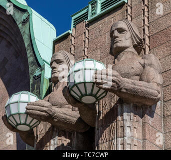 Stein Männer Statuen in Helsinki Hauptbahnhof Stockfoto