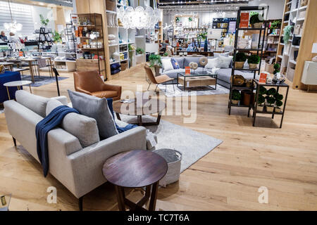 Miami Florida, The Shops at Midtown Miami, West Elm, Inneneinrichtung, Möbel, Haushaltsartikel, Sofastühle, Ausstellungsverkauf, Shopping Shopper Shop Stockfoto