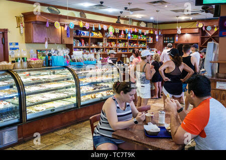 Miami Beach Florida, North Beach, Collins Avenue, Buenos Aires Bakery & Cafe, innen, Restaurant Restaurants Essen Essen Essen Essen gehen Cafe Cafes bis Stockfoto