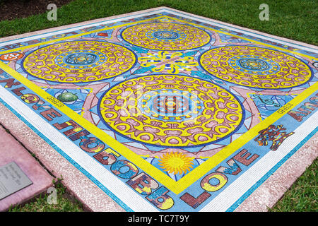 Miami Beach, Florida, North Beach, Kunst an öffentlichen Orten, Mosaikfliesen, Beatles Mandala, Künstler Kevin Arrow, FL190331150 Stockfoto