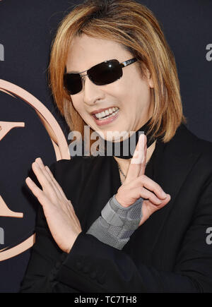 HOLLYWOOD, CA - Juni 04: Yoshiki kommt bei der Premiere von Twentieth Century Fox's 'Dark Phoenix' an TCL Chinese Theatre am Juni 04, 2019 in Hollywood, Kalifornien. Stockfoto