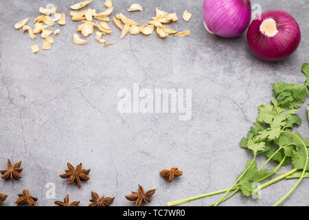 Alle Arten von Gewürzen und Gemüse zum Kochen und Würzen. Stockfoto