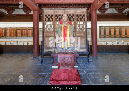 Die Statue von Konfuzius in der Wen Tempel in die alte Stadt von Pingyao, Shanxi Province, China Stockfoto