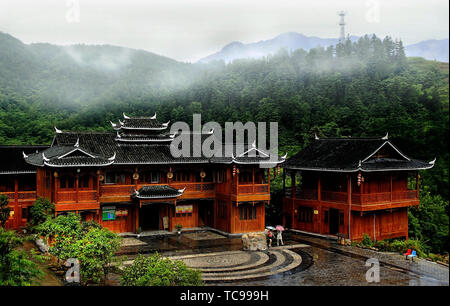 Huangsang National Nature Reserve, Suining County in der Provinz Hunan, hat schöne Landschaft und schöne Umgebung und der Geschmack von Miao Dong in Huangsang Miaozhuang, Huangsang Miaozhuang, ist einzigartig. Die Landschaft der Kuh hang Kopf auf einer Höhe von mehr als tausend Meter über dem Meeresspiegel ist unendlich schön. Stockfoto