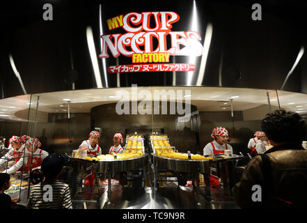 Der Cup Noodle Workshop im Cup Nudeln museum in Osaka, Japan. Stockfoto