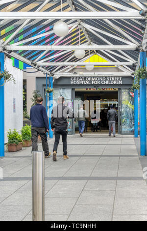 Eingang des Great Ormond Street Hospital für Kinder. Stockfoto