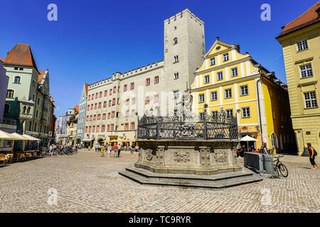 Malerische Haidplatz Marktplatz, die Altstadt von Regensburg, Oberpfalz, Bayern, Deutschland. Stockfoto