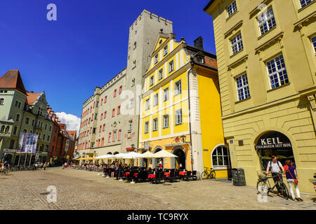 Malerische Haidplatz Marktplatz, die Altstadt von Regensburg, Oberpfalz, Bayern, Deutschland. Stockfoto