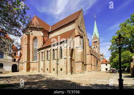 Blick auf die St. Mary's Cathedral in Augsburg, Schwaben, Schwaben, Bayern, Bayern, Deutschland. Bayern ist einer der ältesten Städte Deutschlands. Stockfoto