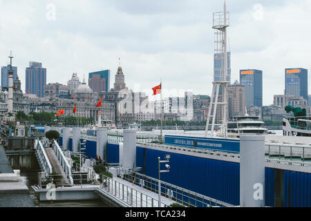 Der Bund (Englisch: Der Bund), am Ufer des Huangpu Fluss Huangpu District, Central Shanghai,, äußere Huangpu Strand, als Britische Konzession seit 1844 (24 jahren Qing Daoguang benannt wurde), eine wahre Darstellung von Shanghais zehn Meilen ausländische Farm und der Ausgangspunkt des alten Shanghai Konzessionsgebiet und der Beginn der modernen Shanghai Städte als Ganzes. Stockfoto