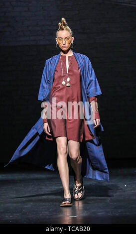 Ozwald Boateng Landebahn am Weltberühmten Apollo Theater in Harlem New York Mit: Ozwald Boateng Landebahn zeigen, Wo: New York, New York, United States Wenn: 06. Mai 2019 Credit: Jeff Grossman/WENN.com Stockfoto