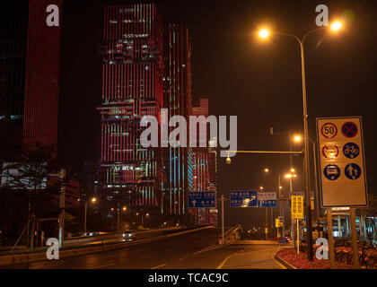 Fuhua Road, Stadtzentrum, Futian District, Shenzhen, China, 18., Januar, 2019: Das Zeichen auf unterschiedliche Art und Weise. Stockfoto