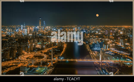 Happy Mid-Autumn Festival. Nachtansicht von Pujiang auf Mondfest Nacht. Stockfoto