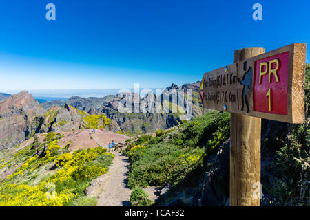 Der Beginn der PR 1 von "Pico do Areeiro" Pfad zu "Pico Ruivo", auf der Insel Madeira, Portugal Stockfoto