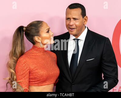 New York, NY - 03. Juni 2019: Jennifer Lopez und Alex Rodriguez besuchen 2019 CFDA Fashion Awards am Brooklyn Museum Stockfoto