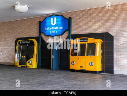 U-Bahn Museum Berlin. Transport Museum in einem der ehemaligen historischen Kontrolle Zimmer im Olympia Stadion Metro Station. Stockfoto