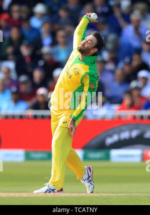 Der Australier Glenn Maxwell bowlen während des ICC Cricket World Cup Gruppenspieles auf der Trent Bridge, Nottingham. Stockfoto