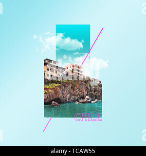 Chill. Das Hotel mit Blick auf das Meer und Wolken auf blauem Hintergrund. Konzept der Wechselwirkung von Sehenswürdigkeiten oder Schauplätze mit der Natur Objekte. Modernes Design. Moderne und kreative Kunst Collage. Stockfoto