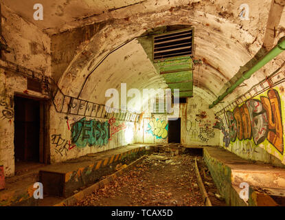 Hangar in einem ehemaligen Flugabwehrrakete base auf devinska Kobyla in der Nähe von Bratislava, Slowakei Stockfoto