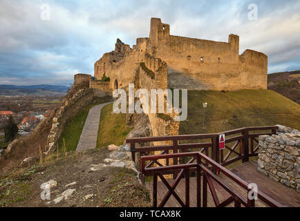 Ruine des Schlosses Beckov in der Slowakei Stockfoto