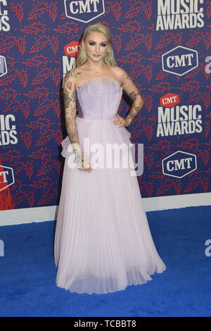 Juni 5, 2019 - Nashville, TN, USA - 05. Juni 2019 - Nashville, Tennessee - Julia Michaels. 2019 CMT Music Awards statt bei Bridgestone Arena. Photo Credit: Dara-Michelle Farr/AdMedia (Credit Bild: © Dara-Michelle Farr/AdMedia über ZUMA Draht) Stockfoto