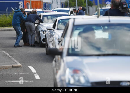 Arbeiter verlassen die Ford Motor plant in der Nähe von Bridgend, South Wales, nach der Ankündigung, dass es im September 2020 geschlossen wird. Stockfoto